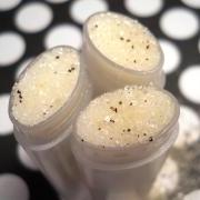 Tahitian Vanilla Bean Sugar Lip Scrub - 100% Natural - Handmade Exfoliating Sugar Lip Scrub